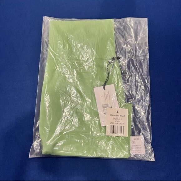NWT WeWoreWhat Seamless Biker Shorts in Solid Fair Green Size Small - Picture 2 of 14
